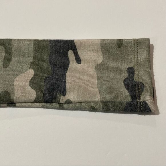 NWT Yelete Camo Long Sleeve Round Hem Keyhole Neckline Women's Size S - Picture 9 of 13